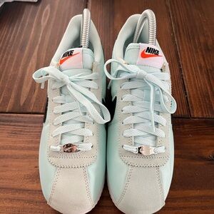 Women’s Nike Cortez, W7.
